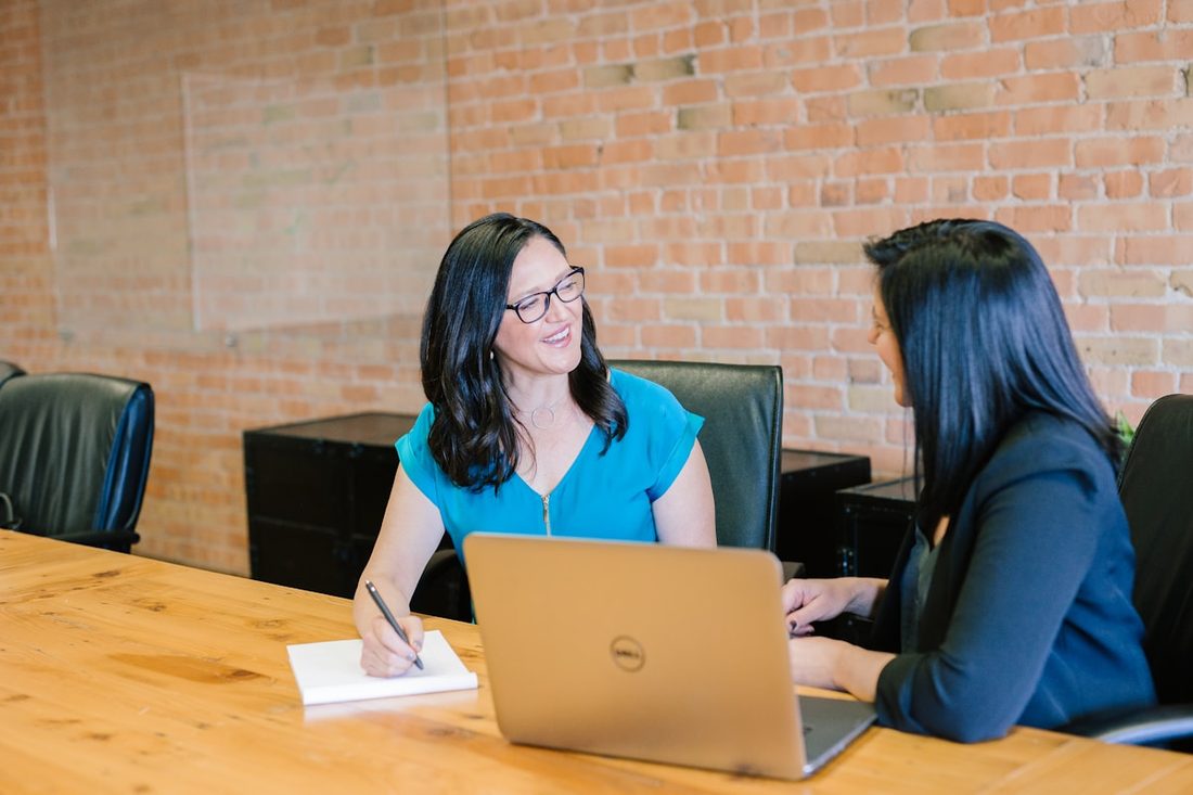 超凡国际 APP 统计与分析界面示意